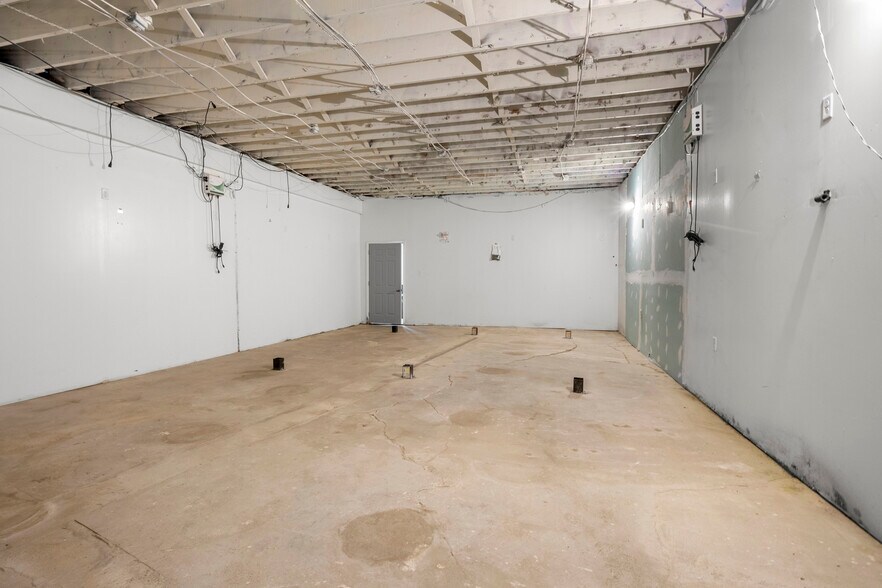 More Photos Of 8411 Southfield Fwy, Detroit Auto Dealership For Sale