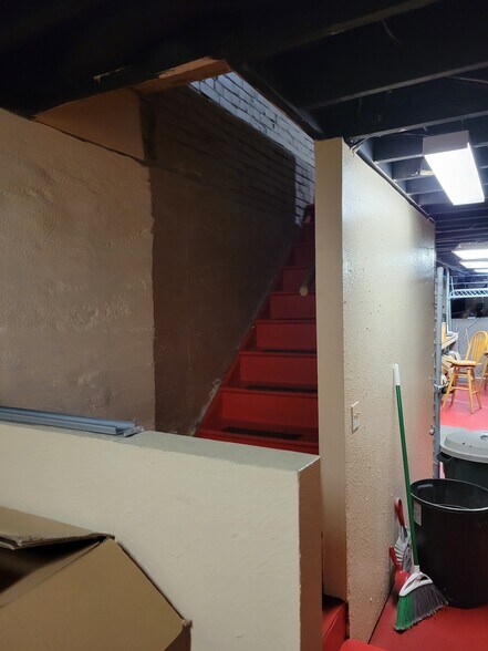 More Photos Of 909 6th St, Clarkston Storefront Retail Office For Lease