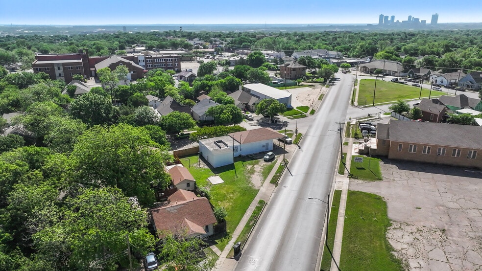 More Photos Of 2100 Azle Ave, Fort Worth Storefront For Sale