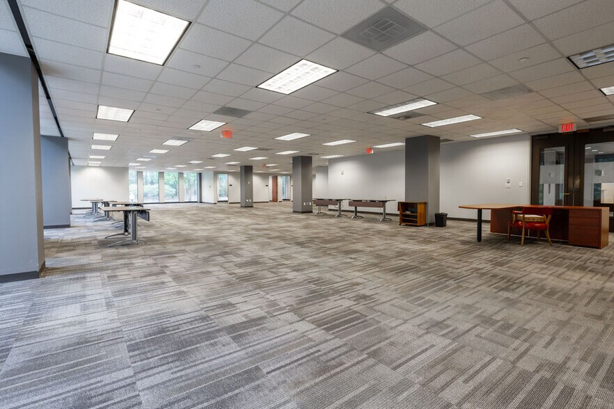 More Photos Of 56 Perimeter Ctr E, Atlanta Office For Lease