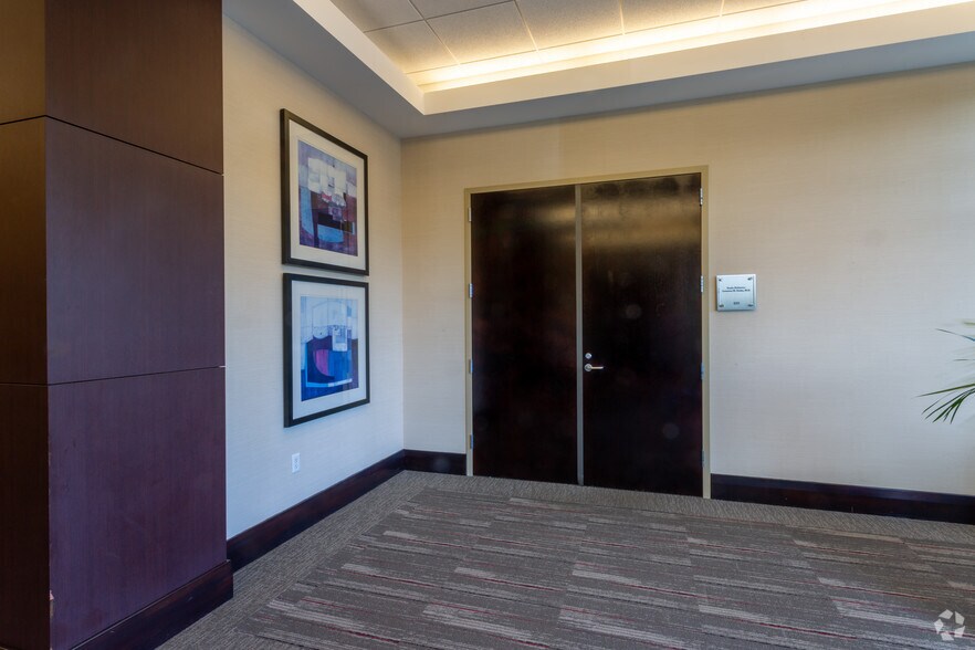 More Photos Of 2315 W Arbors Dr, Charlotte Medical For Lease