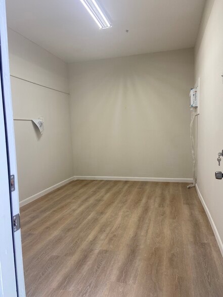 More Photos Of 2280 Avocado Ave, Melbourne Warehouse For Lease