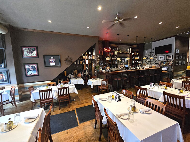 More Photos Of 1928 W Division St, Chicago Storefront Retail Residential For Lease