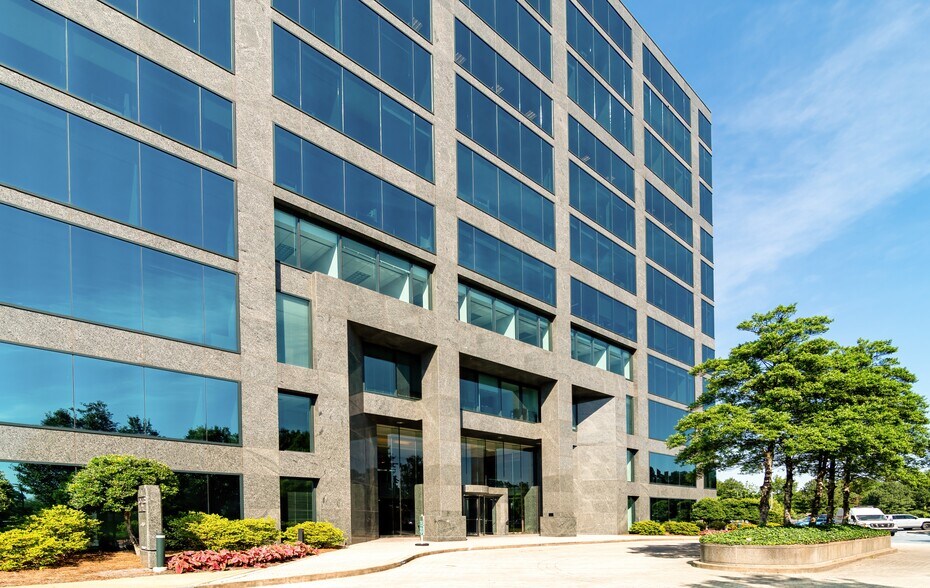 More Photos Of 6410 Poplar Ave, Memphis Office For Lease