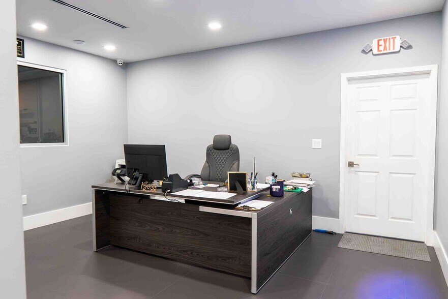 More Photos Of 500 W 84th St, Hialeah Warehouse For Sale