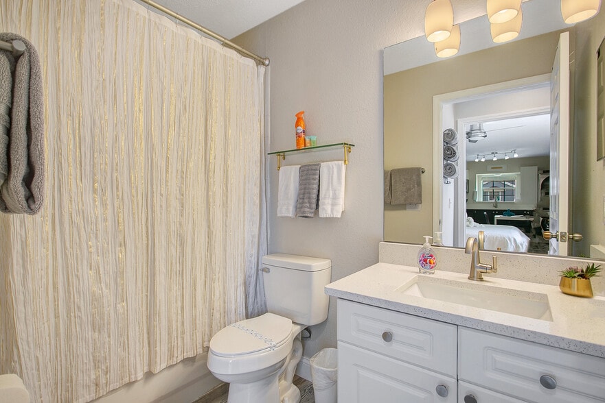 More Photos Of 141 Coco Plum Dr, Davenport Apartments For Sale