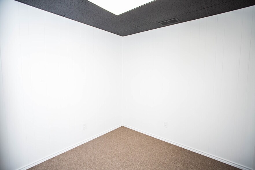 More Photos Of 2811 74th St, Lubbock Office Residential For Sale