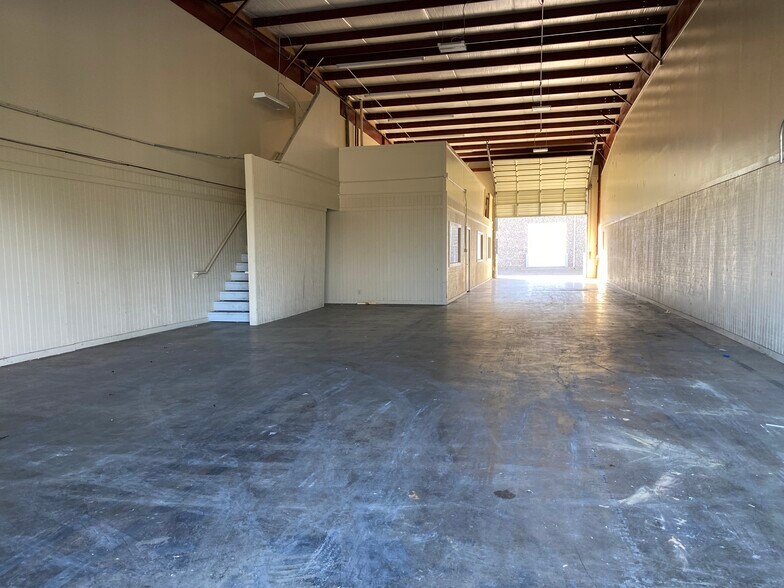 More Photos Of 5708 N Shepherd Dr, Houston Unknown For Lease