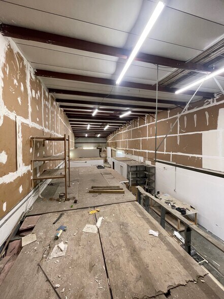 More Photos Of 9161 131st Pl N, Largo Warehouse For Lease