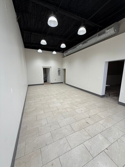 More Photos Of 19805 Shady Ln, San Antonio General Retail For Lease