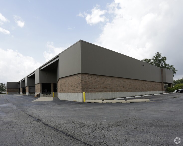 More Photos Of 1201-1225 Naperville Dr, Romeoville Warehouse For Lease