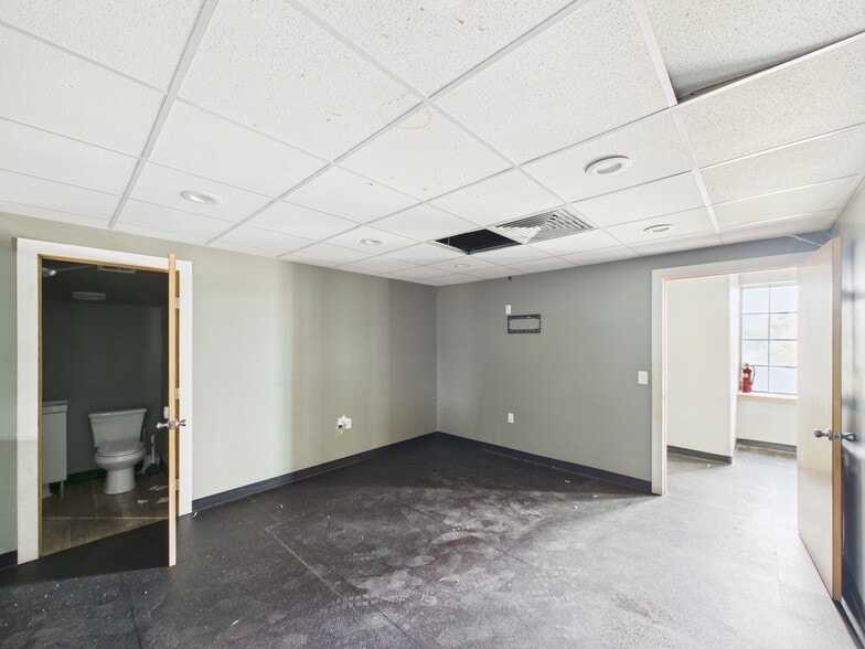 More Photos Of 431 S 17th St, West Columbia Warehouse For Sale