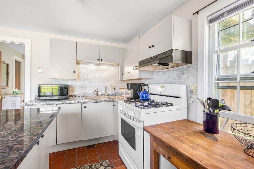 More Photos Of 557 Center Rd, New Shoreham Apartments For Sale