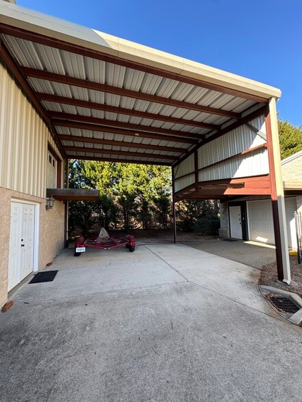 More Photos Of 442 Cadillac Pky, Dallas Flex For Lease