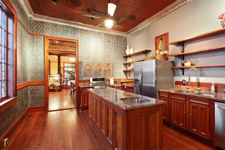 More Photos Of 8500 Oak St, New Orleans Storefront Retail Office For Sale