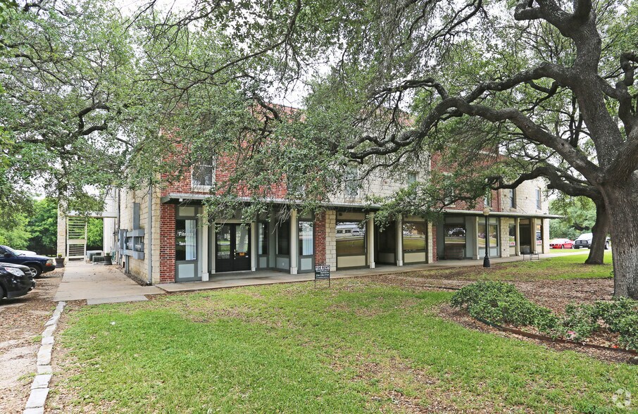 More Photos Of 805 N Main St, Salado Unknown For Lease