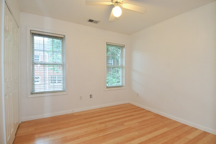More Photos Of 1705 Commonwealth Ave, Alexandria Apartments For Sale