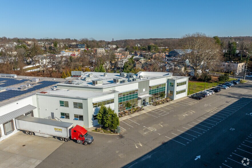 More Photos Of 85 Harbor Rd, Port Washington Warehouse For Lease