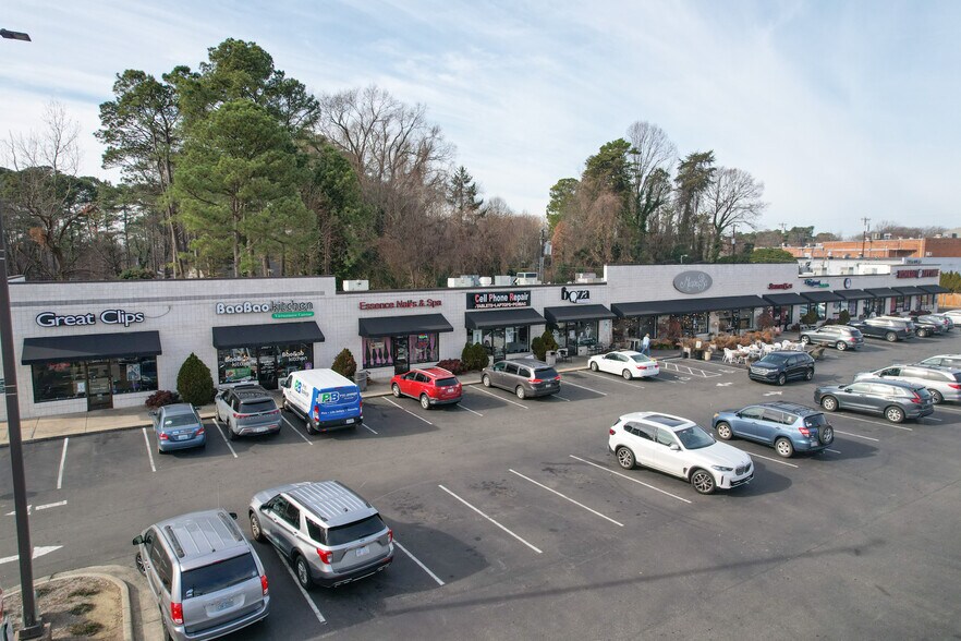 More Photos Of 2401-2403 Battleground Ave, Greensboro General Retail For Lease