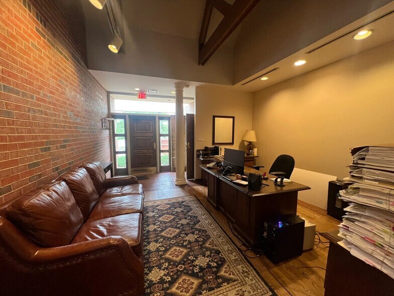 More Photos Of 4808 N Classen Blvd, Oklahoma City Office For Sale