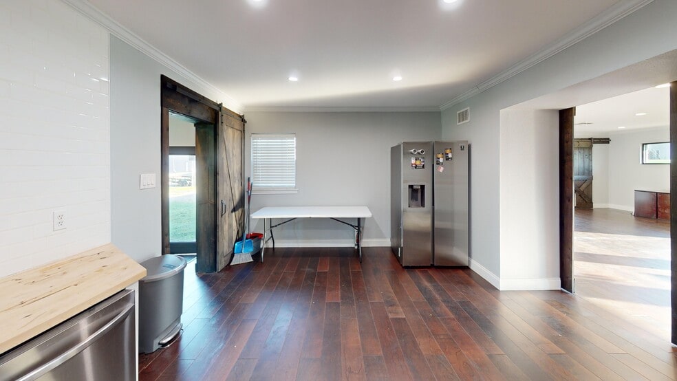 More Photos Of 8117 US Highway 69 N, Tyler Office For Sale