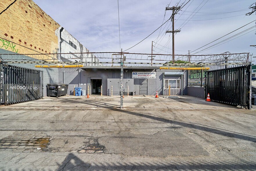 More Photos Of 1977 S Los Angeles St, Los Angeles Distribution For Sale