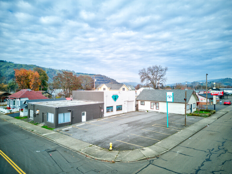 Primary Photo Of 1560 SE Stephens St, Roseburg Freestanding For Sale