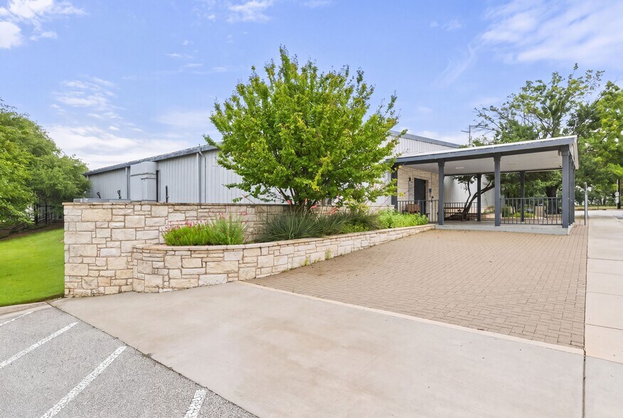 More Photos Of 1506 US-281, Johnson City Office For Sale