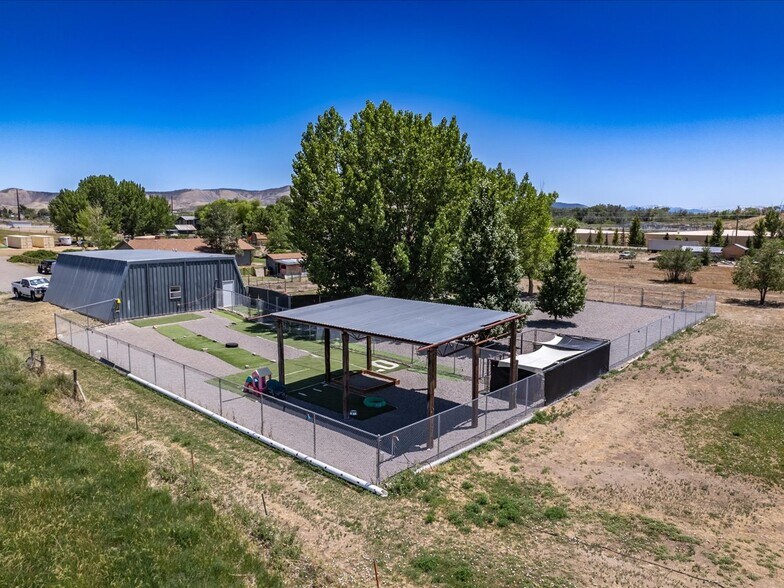 More Photos Of 13989 6900 Rd, Montrose Veterinarian Kennel For Sale