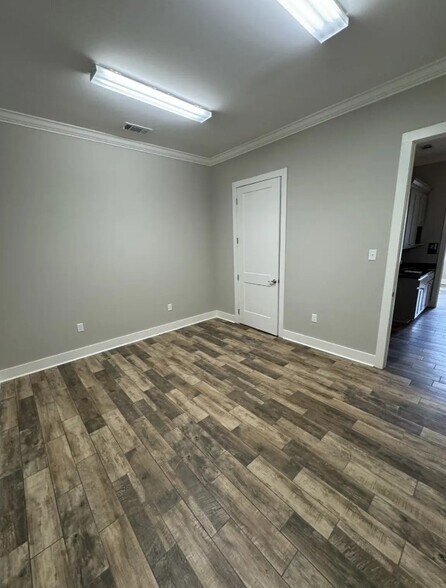 More Photos Of 9165 Comar Dr, Walker Warehouse For Lease