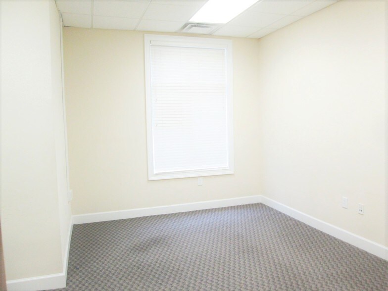 More Photos Of 4568 Lawrenceville Hwy NW, Lilburn Office For Sale