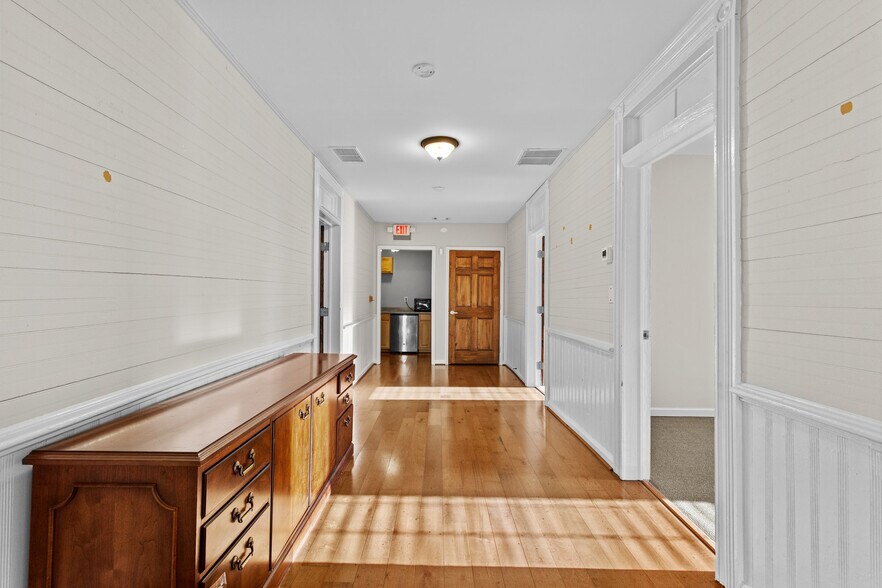 More Photos Of 90 E Moreno St, Buford Office Residential For Sale