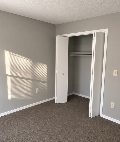 More Photos Of 1820-1824 W Walnut St, Springfield Apartments For Sale