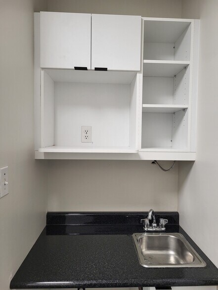 More Photos Of 300 Sheppard Ave W, Toronto Office For Lease