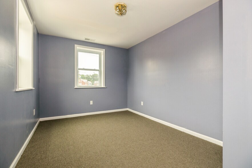 More Photos Of 250 Warren St, Beverly Storefront Retail Residential For Sale