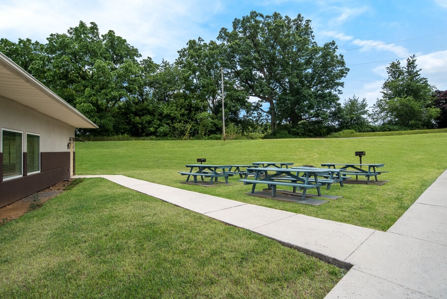 More Photos Of 1435 Doron Dr, Chambersburg Hotel For Sale