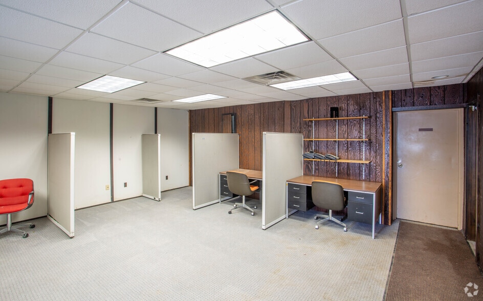 More Photos Of 37 Colonel Lindbergh Ln, Moscow Airport For Sale