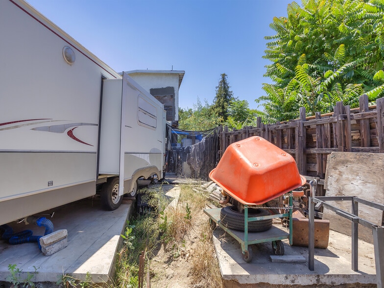 More Photos Of 4463 Bellflower Ave, North Hollywood Land For Sale