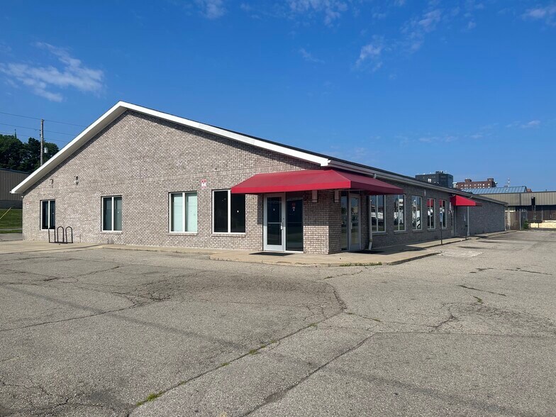 More Photos Of 435 E Columbia St, Springfield Medical For Lease