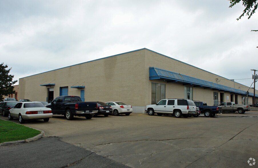 More Photos Of 4821 Top Line Dr, Dallas Warehouse For Lease