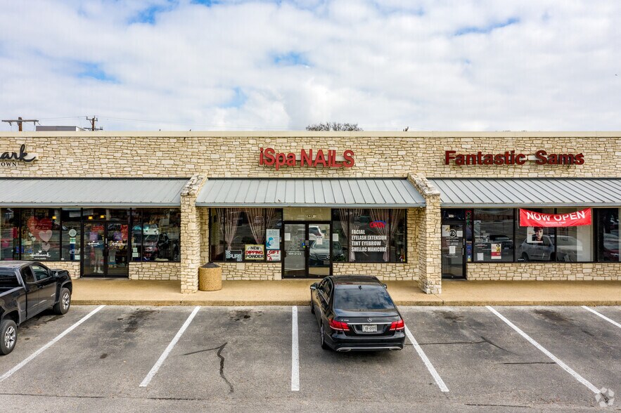 More Photos Of 2929-2951 Thousand Oaks Dr, San Antonio Storefront For Lease