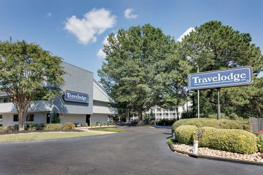 More Photos Of 2471 Old National Pky, College Park Hotel For Sale