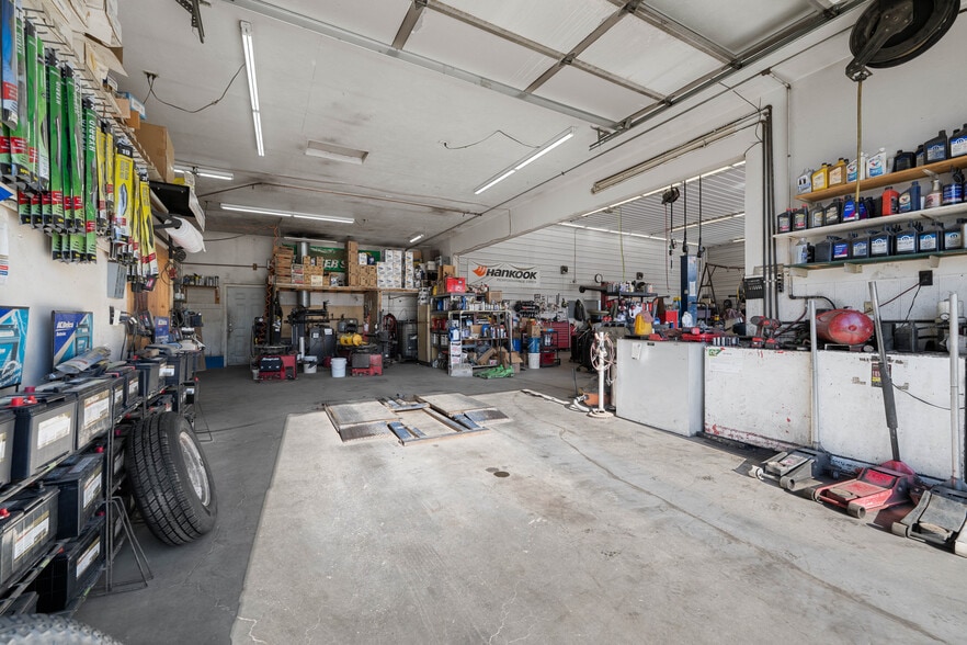 More Photos Of 402 N Pyfer St, Whitehall Office For Sale
