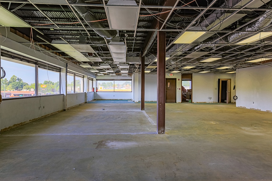 More Photos Of 1616 W Market St, Johnson City Medical For Lease