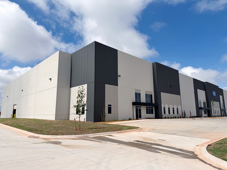 More Photos Of 2200 E I-240 Service Rd, Oklahoma City Unknown For Lease