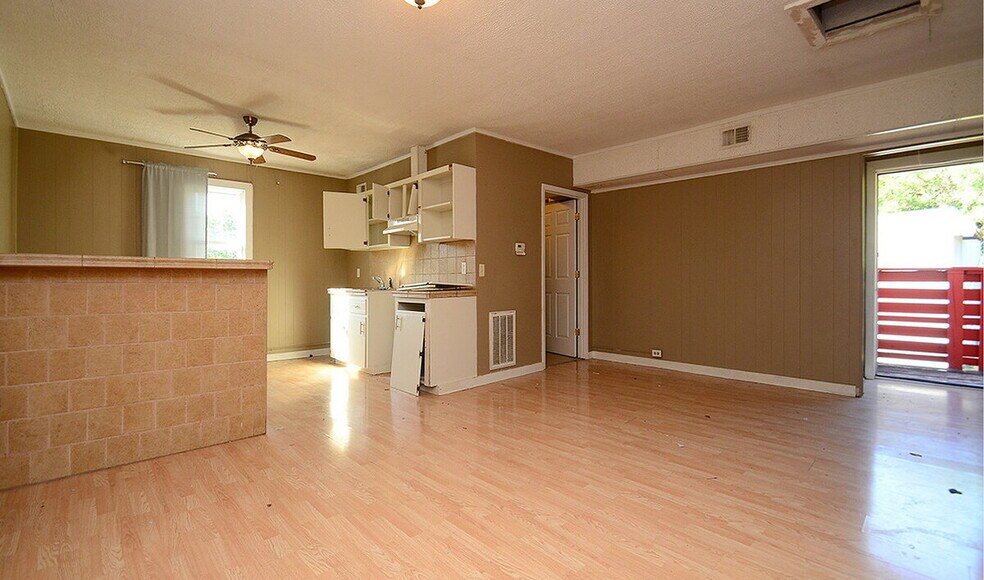 More Photos Of 6500 Railroad Ave, Omaha Restaurant For Lease