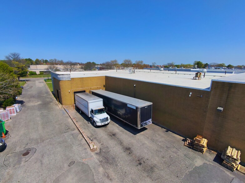 More Photos Of 65 Commerce Dr, Hauppauge Warehouse For Lease