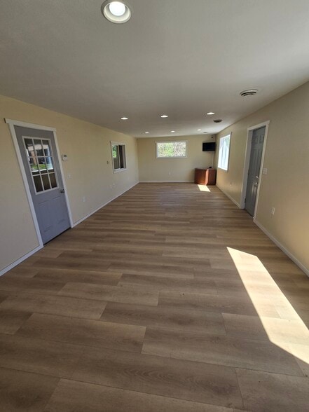 More Photos Of 1201-1203 6th St S, Hopkins Industrial For Sale