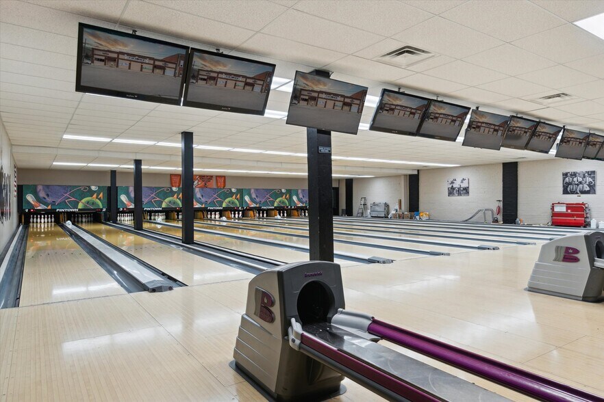 More Photos Of 142 N Saginaw St, Chesaning Bowling Alley For Sale