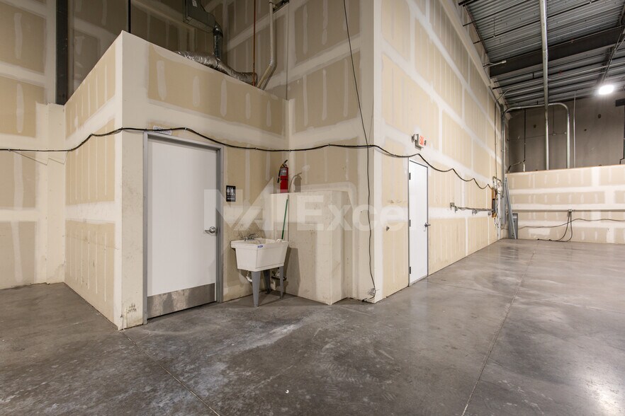 More Photos Of 6676 Escondido St, Las Vegas Distribution For Sale